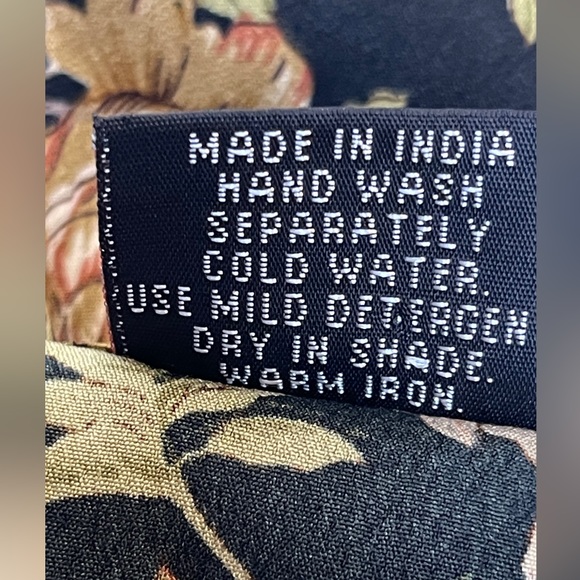 Seema Black Floral‎ Long Sleeve V- Neck Blouse - Picture 9 of 9